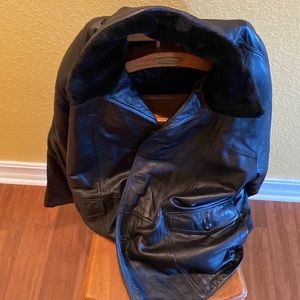 Luxury Business Suit Soft Black Leather Overcoat. In Excellent Condition.